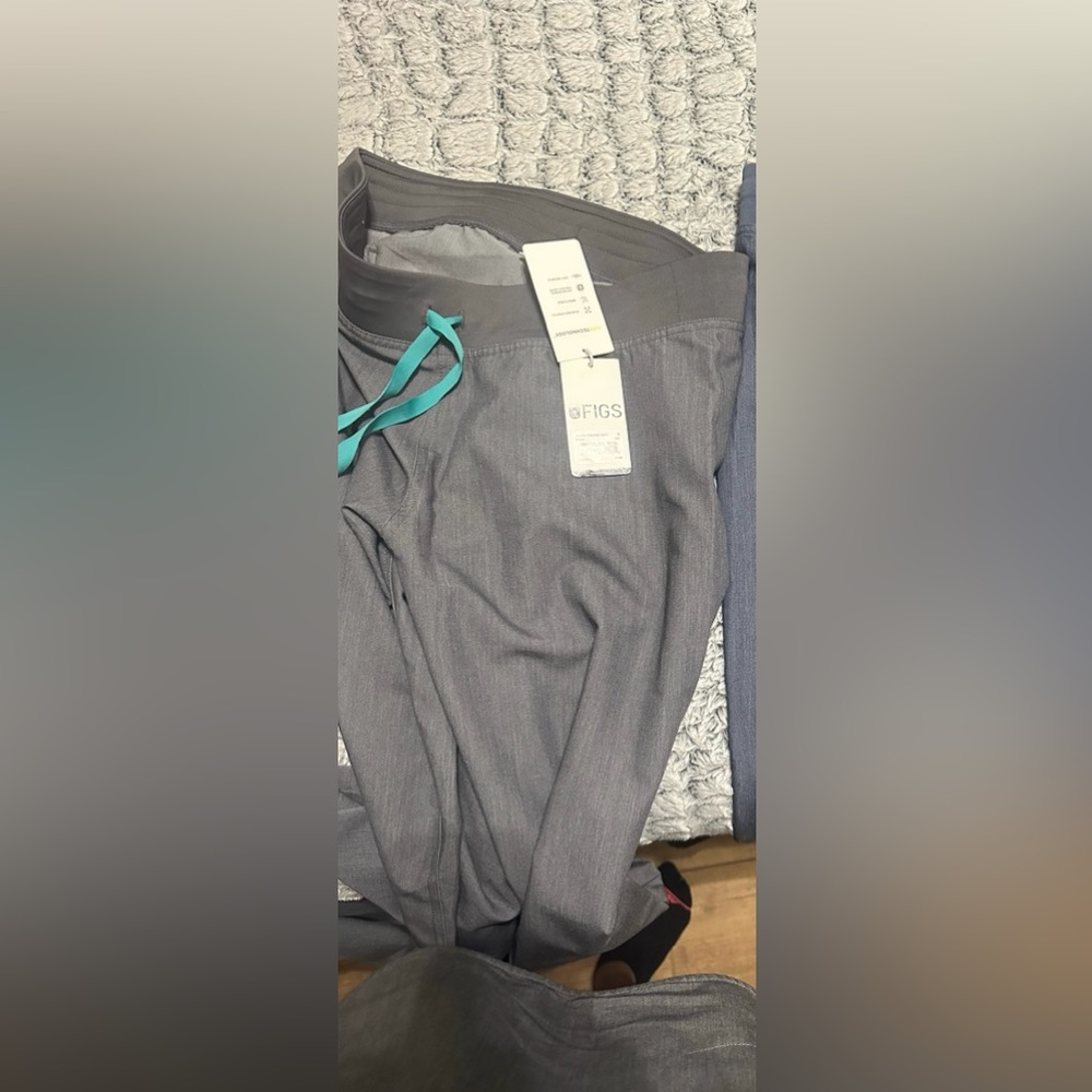 FIGS Livingston Pants. SM, NWT, Graphite